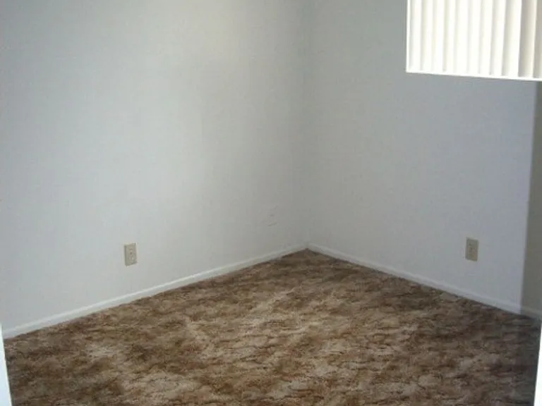 2 Bedroom 1 Bath Downstairs Unit On Silverstrand Beach — Photo 9