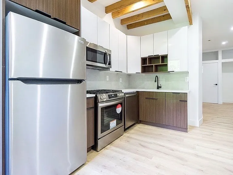 180 5th Ave #7 — Photo 3