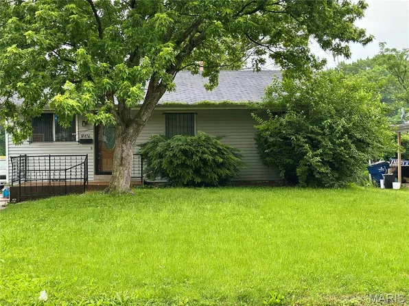10816 Spring Garden Dr, Saint Louis, MO 63137