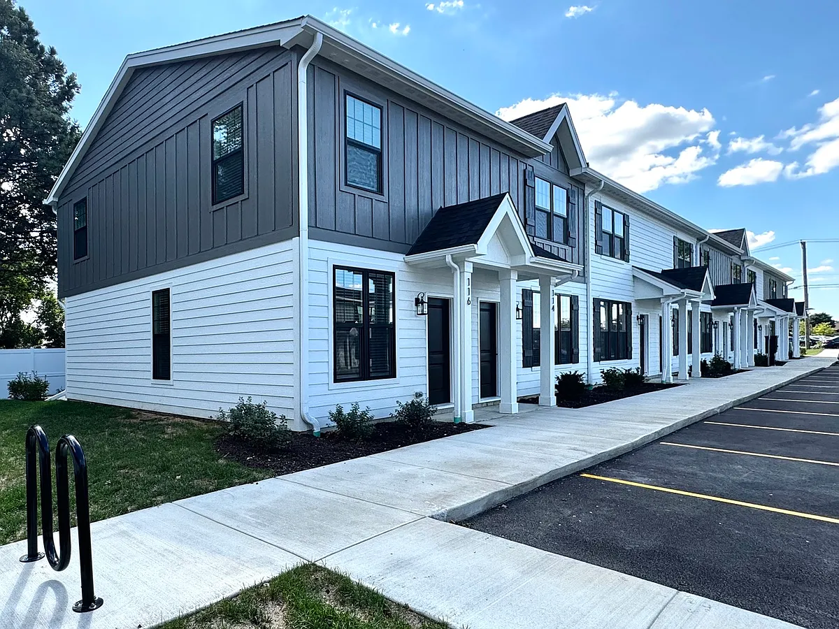 Building Photo - 1436 Naperville Wheaton Rd #112