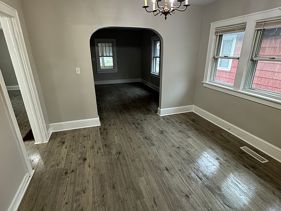 3rd image of 531 Saint Clair Ave