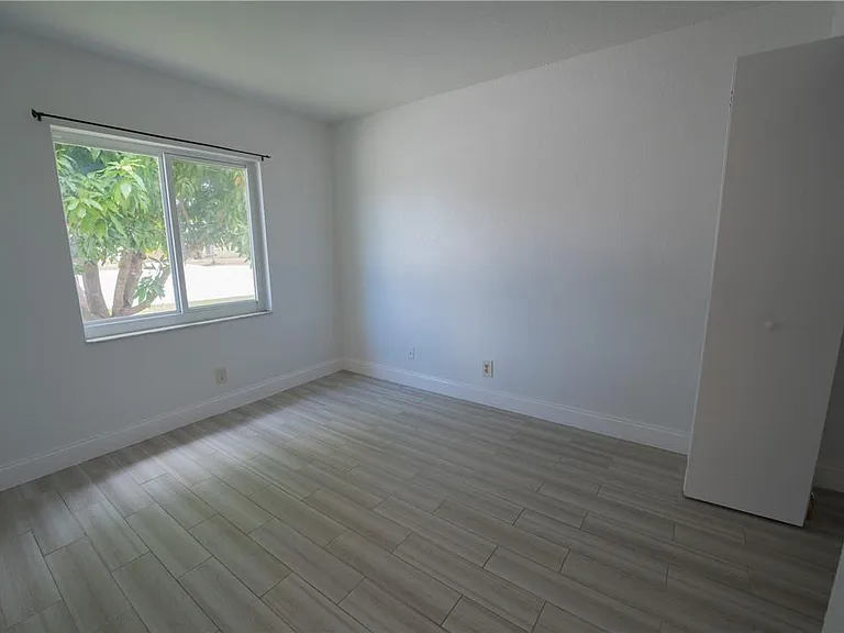 5332 NW 29th Ct — Photo 14