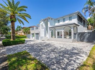 8441 NW 163rd Ter, Miami Lakes, FL 33016