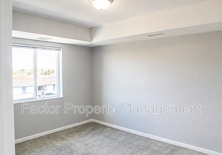 561 Elk St S — Photo 65