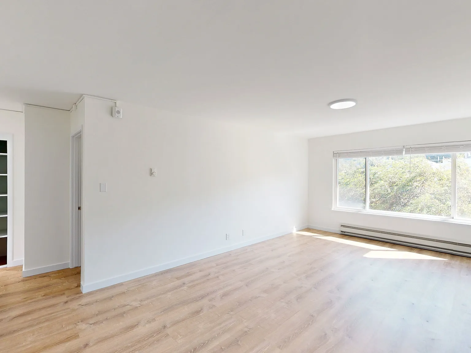 Top-Floor Remodeled 1BR with In-Unit Laundry & Dishwasher in Cow Hollow — Photo 4