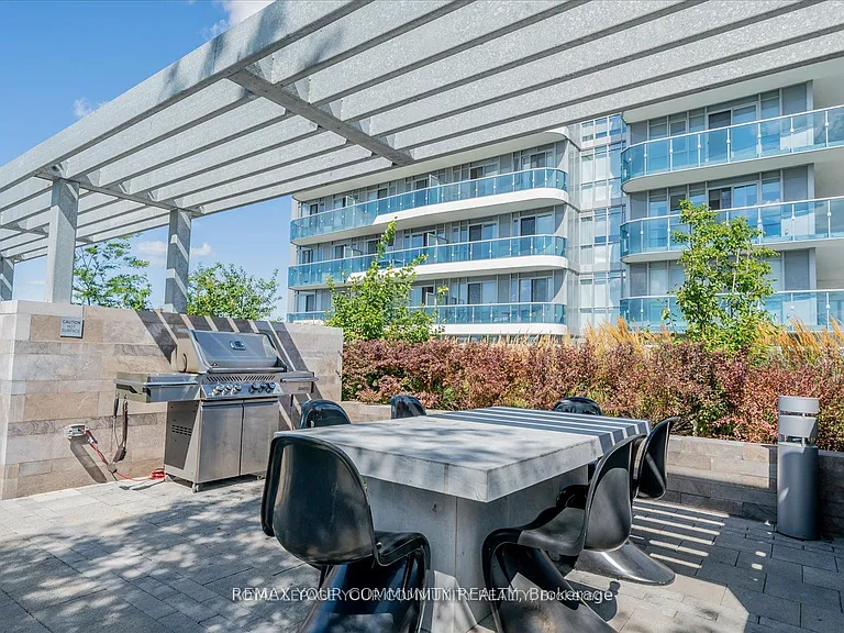 9471 Yonge St #230 — Photo 35