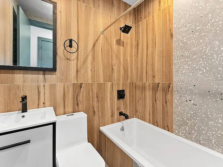 1115 Jefferson Ave #2 — Photo 8