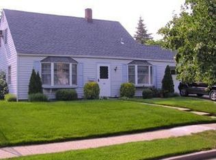 40 Ranch Ln, Levittown, NY 11756