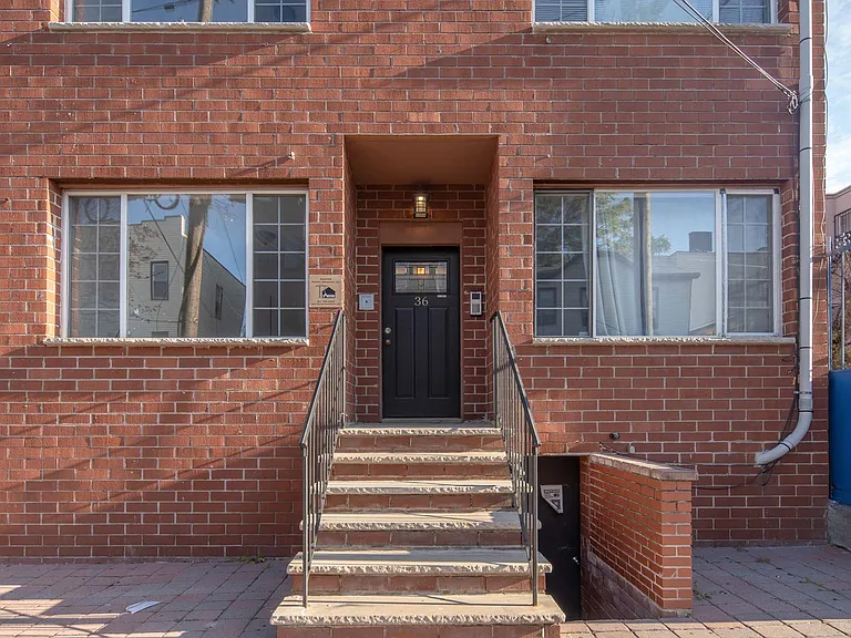 36 Bowers St #3L — Photo 7