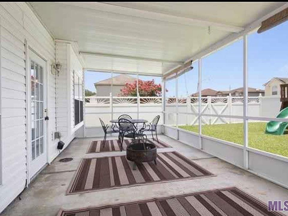 1st image of 13 Larkspur Ln