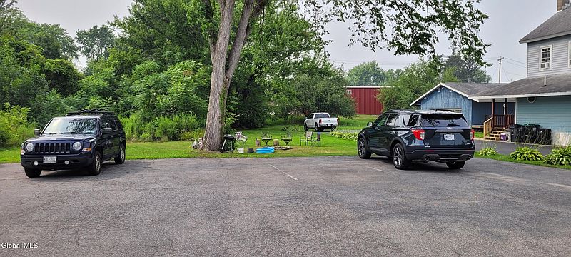 3rd image of 613 Hudson Avenue
