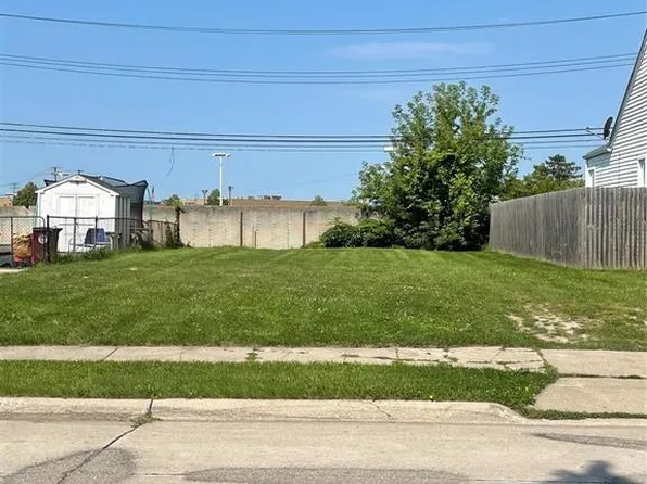 14780 Richmond St, Southgate, MI 48195