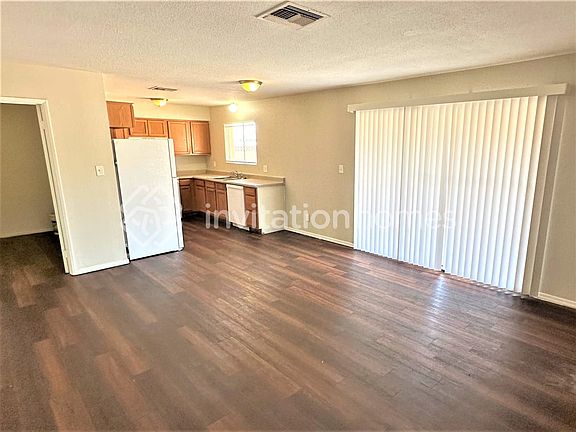 5th image of 3736 W Glendale Ave