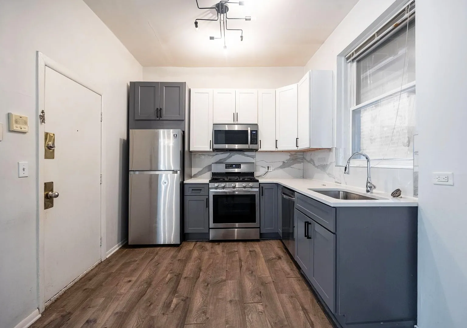 2 bed, 900 sqft, $2,395 — Photo 4