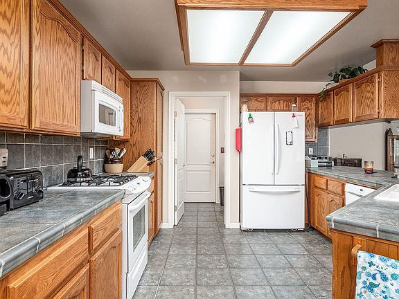 5th image of 2048 Saratoga Pl