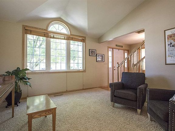 2nd image of 2226 Oxford Ln