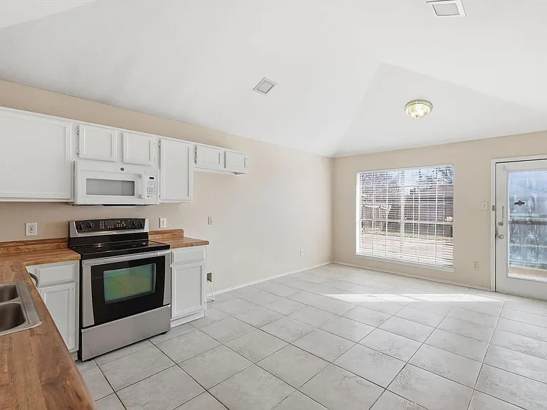 5722 Westchase Dr — Photo 10