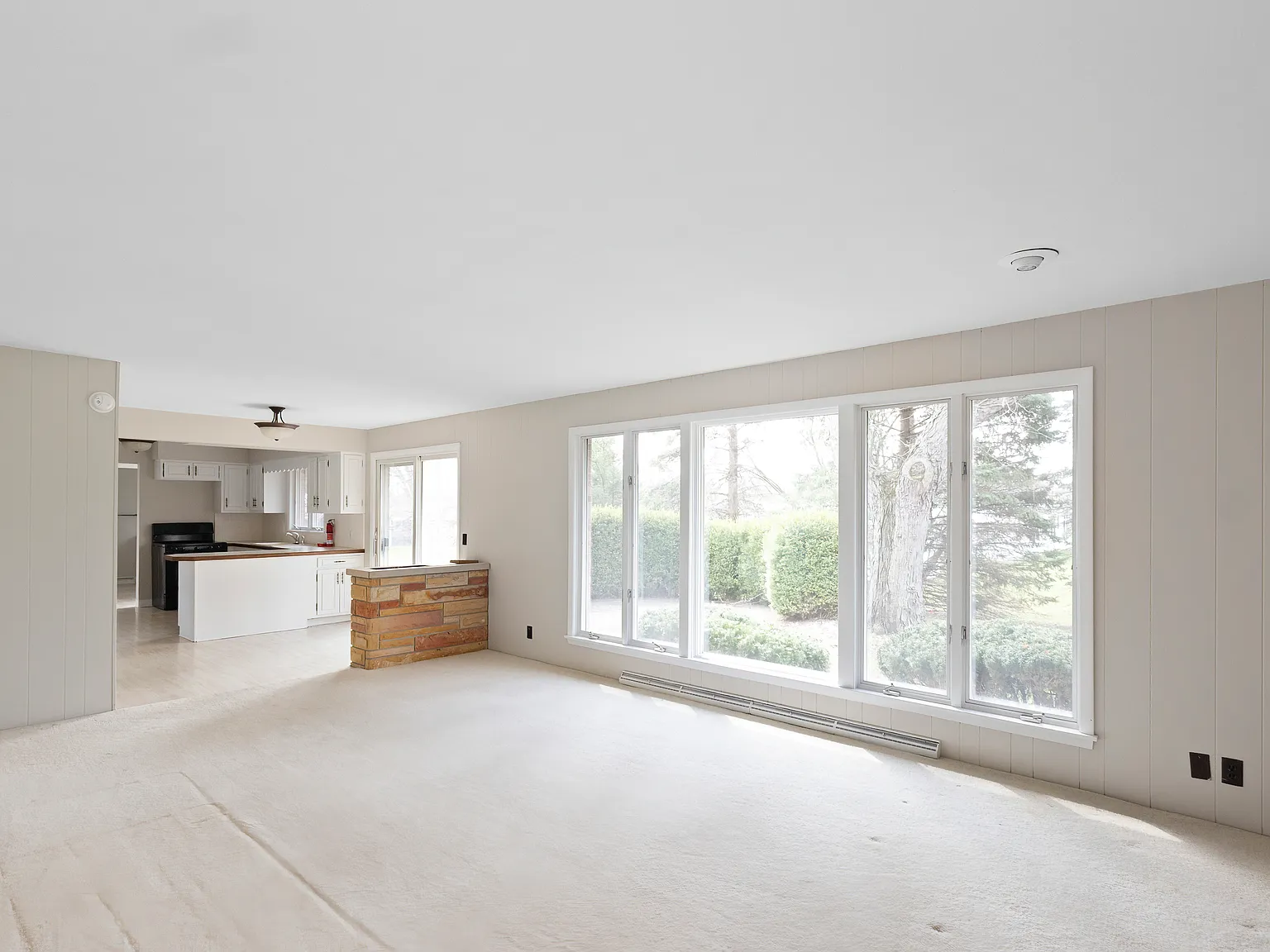 3 bed, 2.5 bath, 2500 sqft, $2,450 — Photo 4