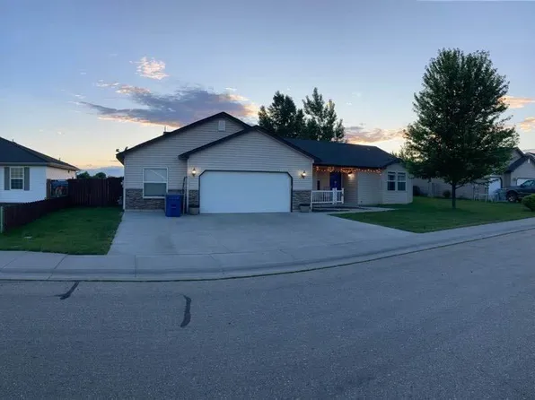2685 NE Haskett Pl, Mountain Home, ID 83647