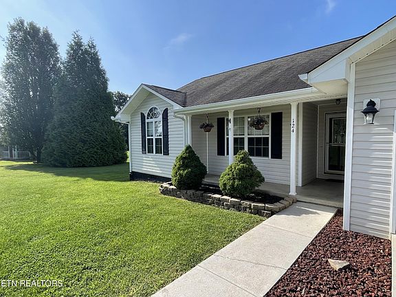 3rd image of 124 Hartland Dr