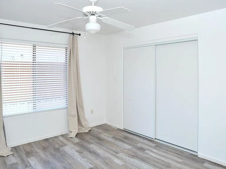 918 E Elm St #B — Photo 12