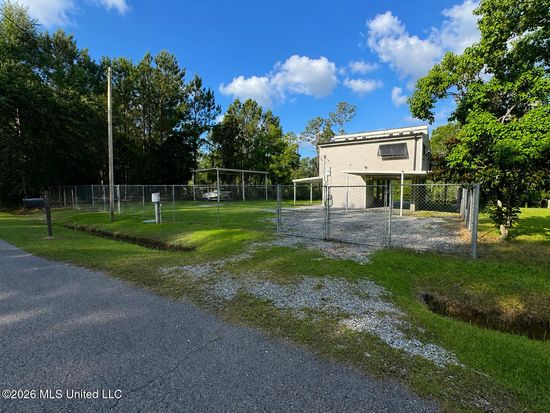 10073 River Dr, Bay Saint Louis, MS 39520