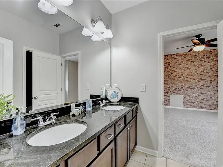 2540 Maple Ridge Ln — Photo 40