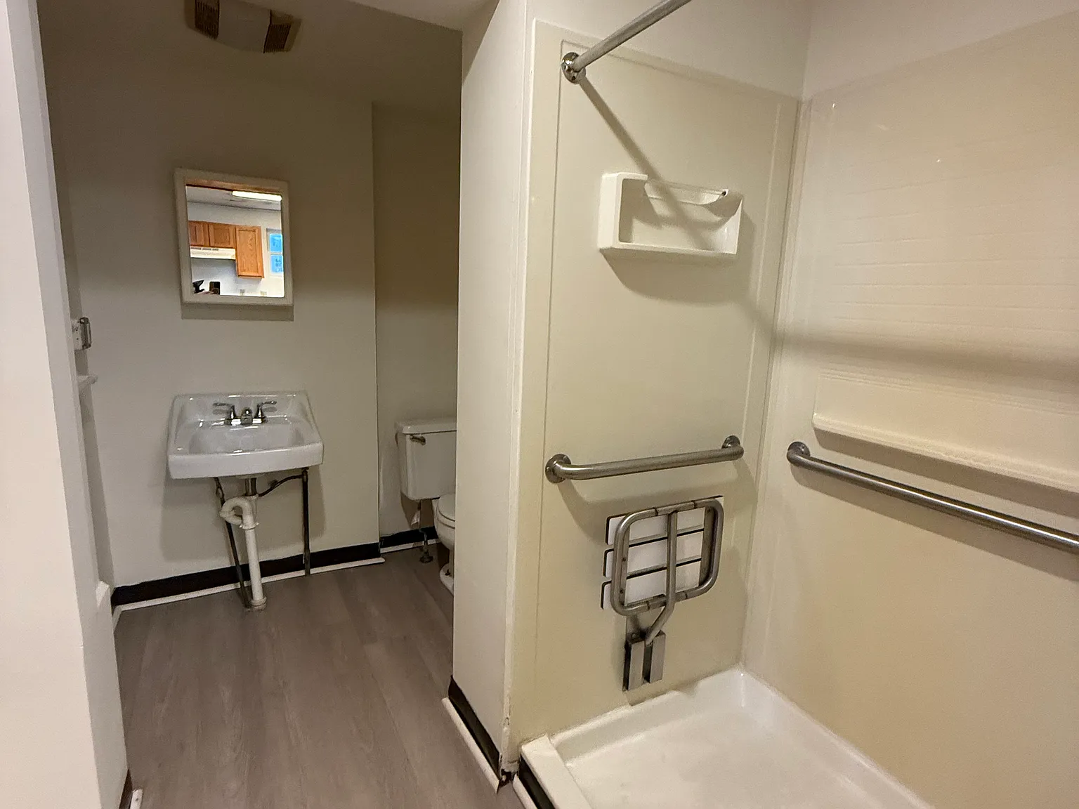 2 bed, 850 sqft, $950 — Photo 4