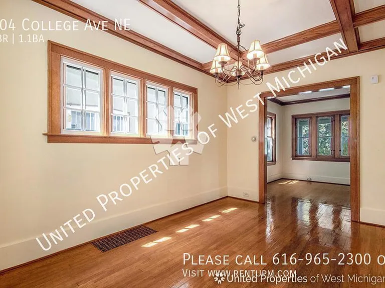 304 College Ave NE — Photo 7