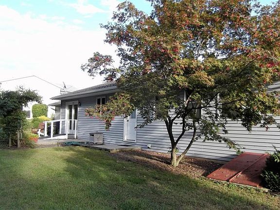 5th image of 705 Vista Heights Dr