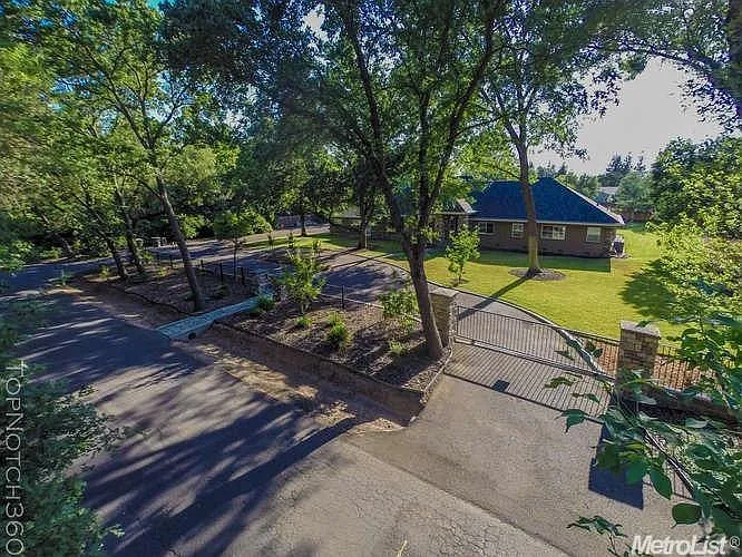 751 Lilac Ln photo 1