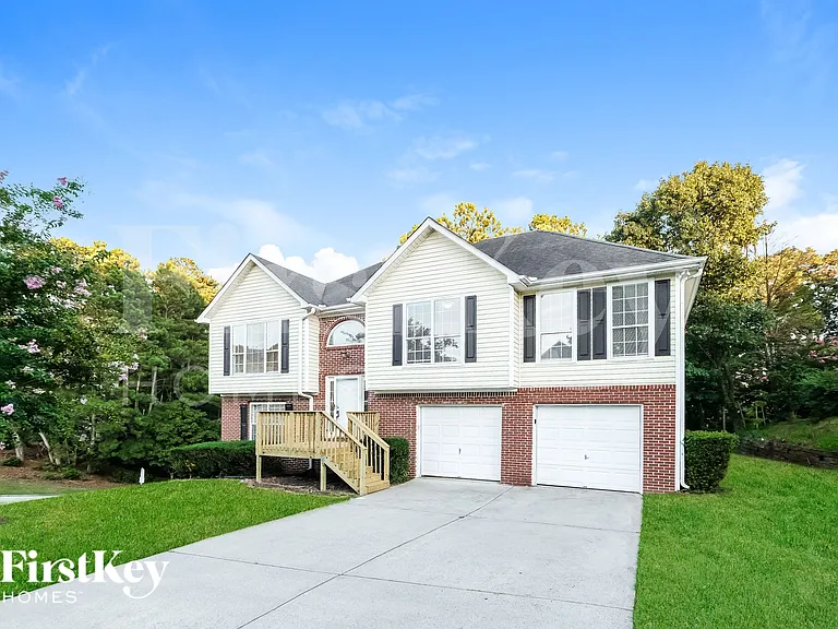 3810 Riversong Dr — Photo 2