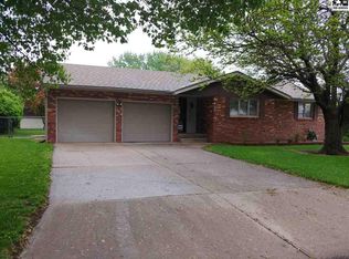 2504 Rambler Rd, Hutchinson, KS 67502