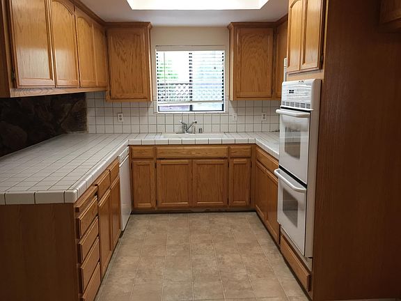 2nd image of 6040 Kifisia Way