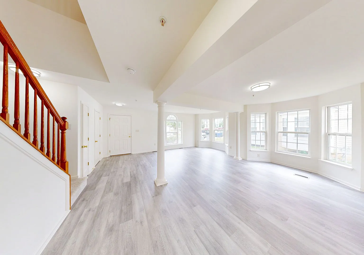 Huge End Unit Fully Renovated! 4bd/ 3.5ba - Hagers-Crossing — Photo 4
