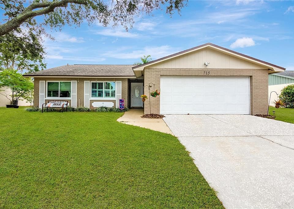 1st image of 715 Breezy Dr