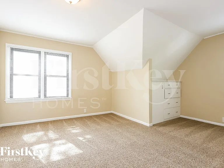 723 Fulton Ave — Photo 10