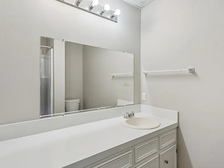 Victorian Village Apartments — Photo 14