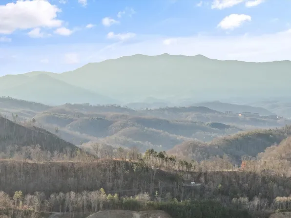 619 Cedar Rd, Pigeon Forge, TN 37863