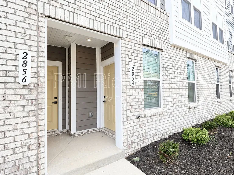2854 Calgary Ln — Photo 2