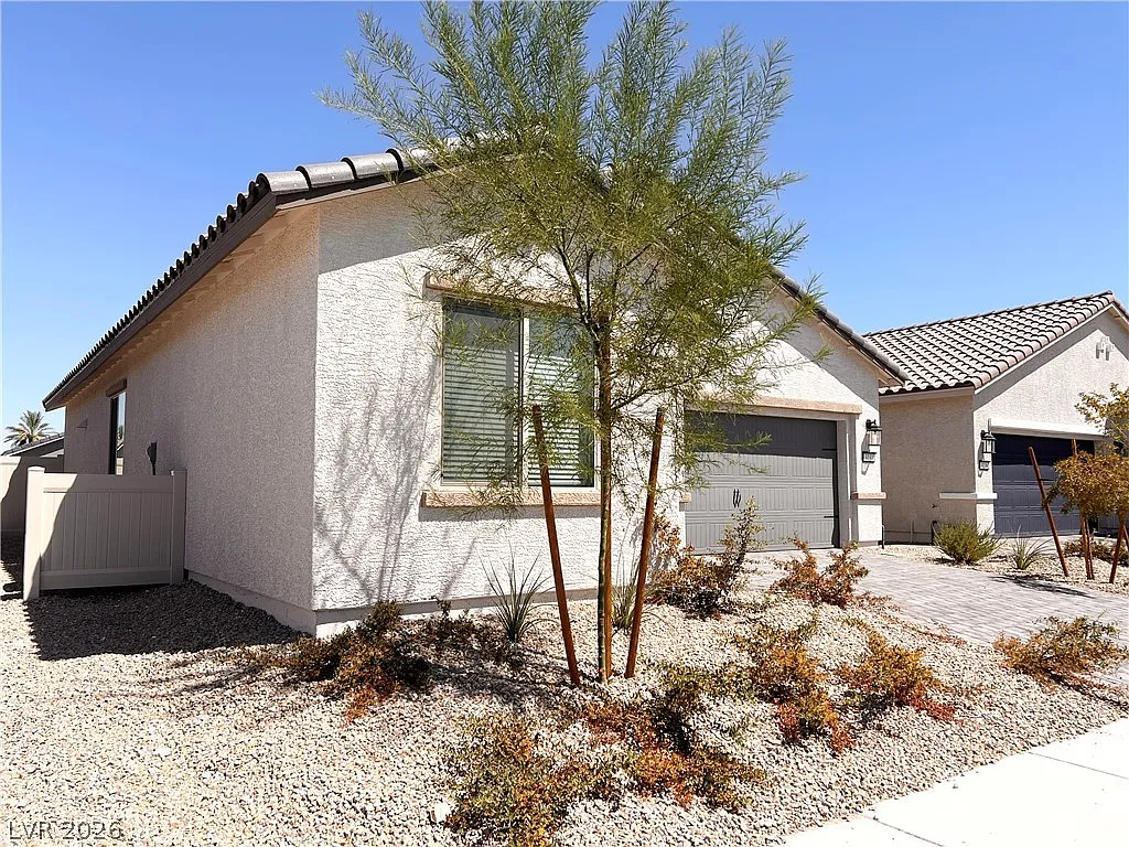 3 bed, 2.0 bath, 1242 sqft, $1,850 — Photo 2