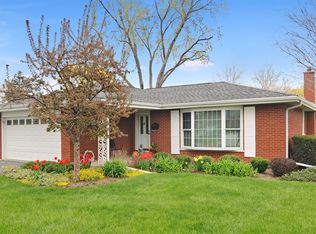 923 S See Gwun Ave, Mount Prospect, IL 60056