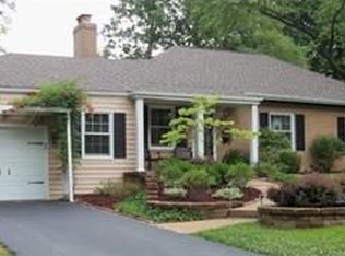 835 Warwick Ln, Saint Louis, MO