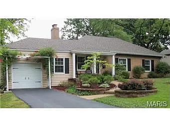 835 Warwick Ln photo 1