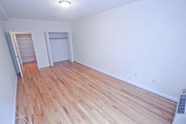 Rented by Jonis Realty | media 22