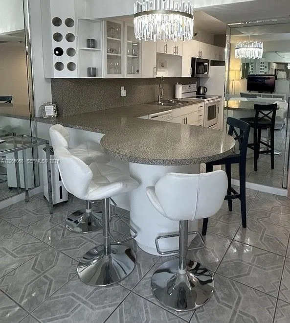 The Decoplage Condo — Photo 4