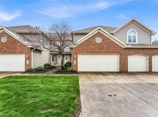 120 Ambleside Way, Amherst, OH