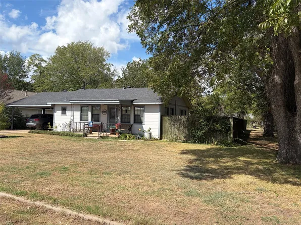 307 Whitehead St, Smithville, TX 78957