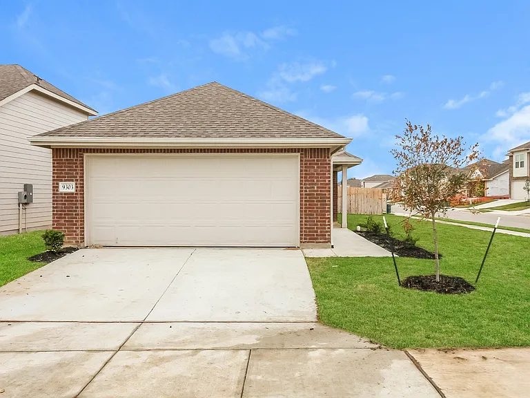 9303 Green Flora St — Photo 1
