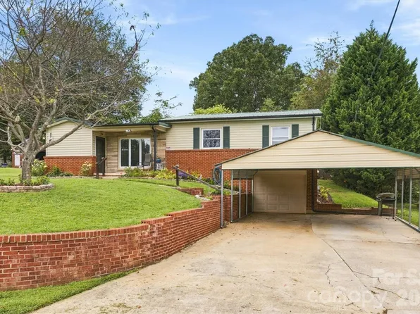 316 Hibriten Dr, Lenoir, NC 28645